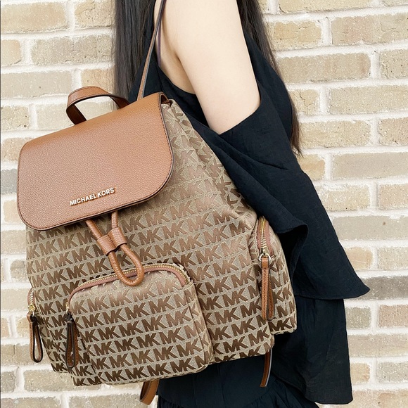 SALE‼️ 👜💕- Michael Kors Large Backpack school - Picture 2 of 4